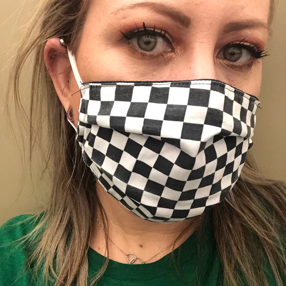 Checkered pattern mask - Picture 2 of 4